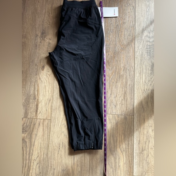 NWT LULULEMON Adapted State High-Rise Jogger Crop Black Women’s Size 10 Joggers - Picture 10 of 10